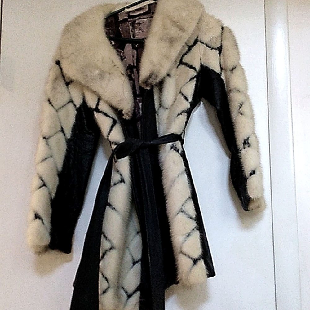 Mink and Leather hand stretched coat from 1954 👗